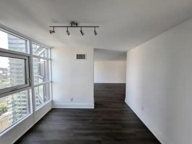 For Rent 3.5 Bedroom Apartment Toronto ON DS101985559