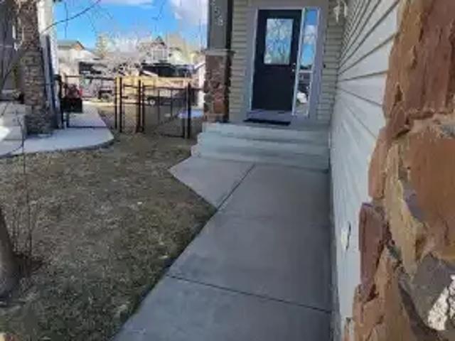 For Rent 3.5 Bedroom House Calgary AB DS102846834