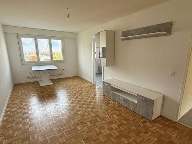 For rent 3.5 room apartment on the 3rd floor