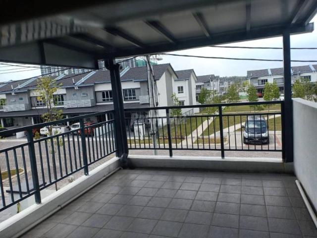 ! FOR RENT ‼️TO LET TOWNHOUSE: 22’ x 75’: PARTLY FURNISHED ENDLOT UPPER FLOOR