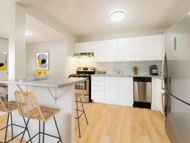 For Rent Apartment Oakville ON DS105185285
