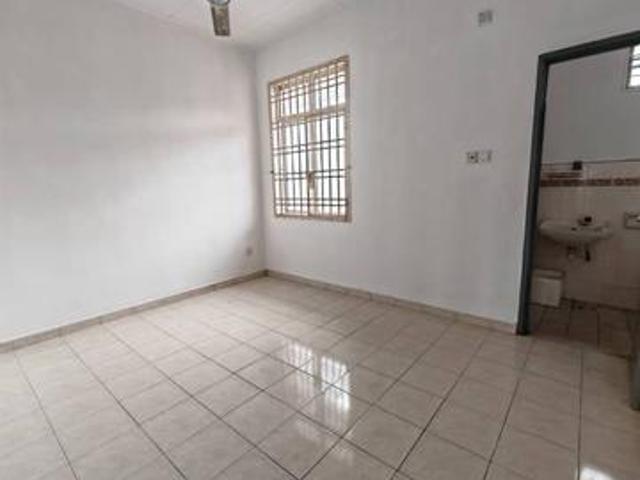 For Rent Bandar Putra Kulai Double Storey Partial Furnished