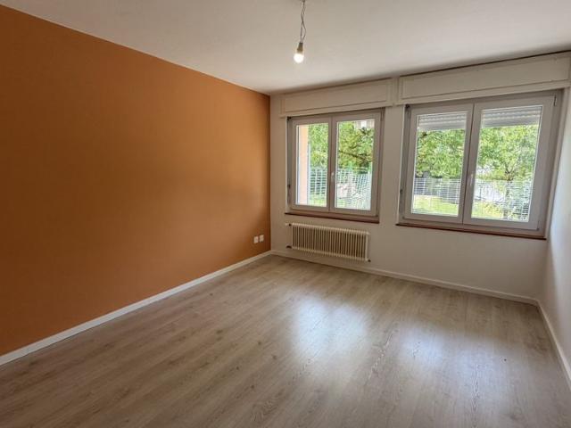 For rent charming 8 room house with garden in Asuel