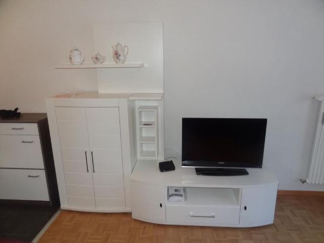 For rent during the winter season: Beautiful 2.5 room apartment on the edge of the 18 hole golf course and parking in front of the building
