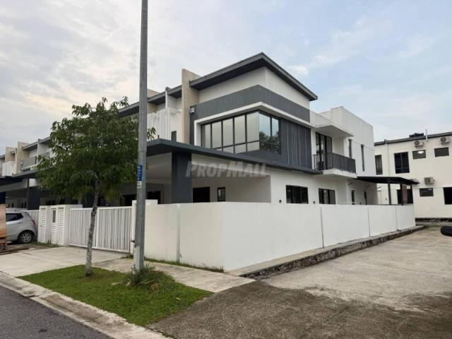 FOR RENT End Lot Resort Residensi 1 Clover @ Bandar Sri Sendayan Ready for June 2026 Intake Basic Unit | Fully Extended | Gated & Guarded