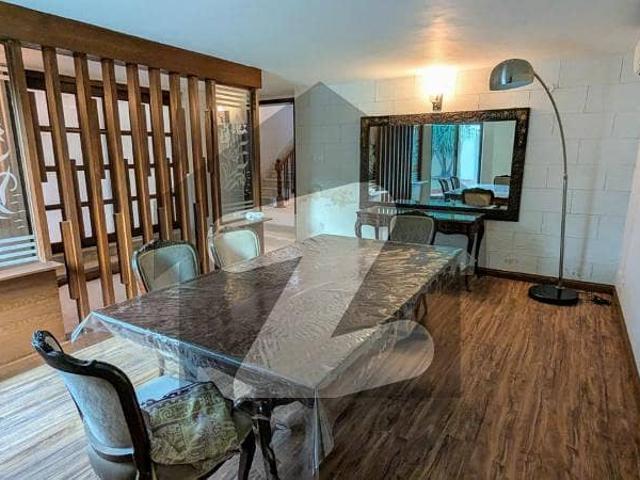 FOR RENT Fully Renovated 4 Beds Double Storey F_7/4