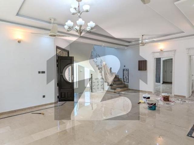 FOR RENT Fully Renovated 6 Beds Triple Storey House E_7 E 7