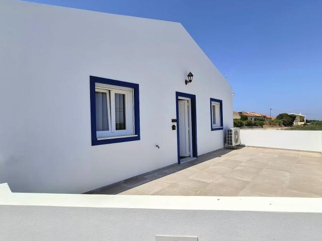 For rent House 2 Bedrooms Ericeira 14 km, A Casa das Casas
