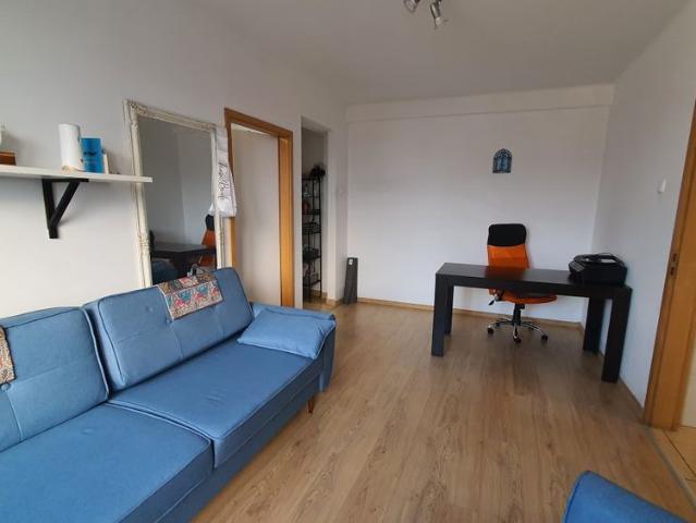 For rent, in Cluj Napoca, apartment located in the center, near the University of Medicine and Pharmacy and the Faculty of Business, with living room, bedroom and kitchen