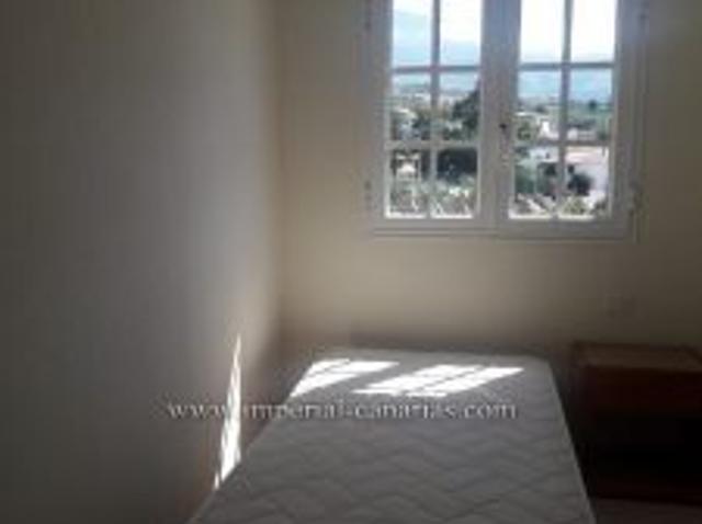 For rent in Puerto de La Cruz, in San Antonio, flat with two bedrooms, balcony with views and garage