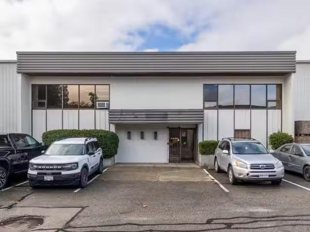 For Rent! Industrial for lease in Surrey, North Surrey, 18911.