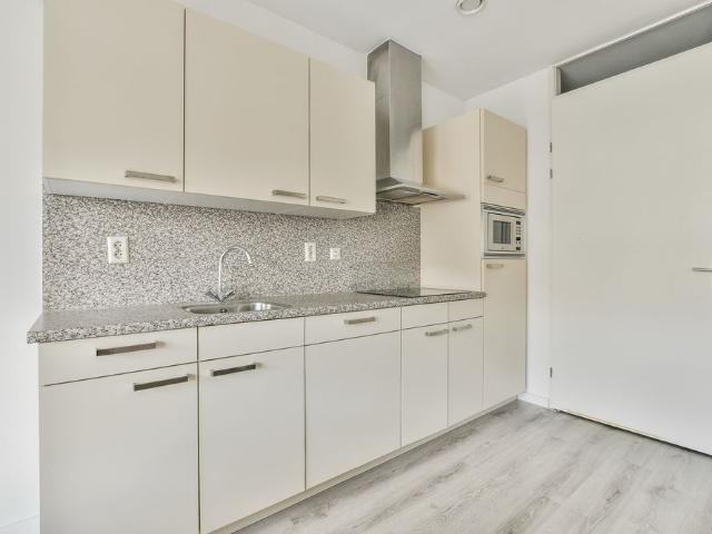 For rent: Loosduinenstraat 75, 1062 EG Amsterdam