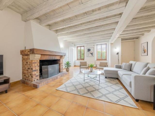 For rent Magnificent Duplex in a village house of 7.5 rooms 260 m² Heated swimming pool Trélex Nyon