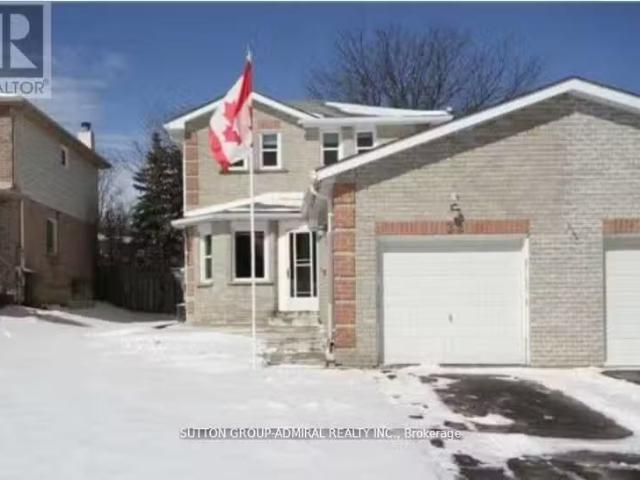 For rent: MAIN & SECOND FLOOR 32 MAGANI DRIVE, Bradford West.