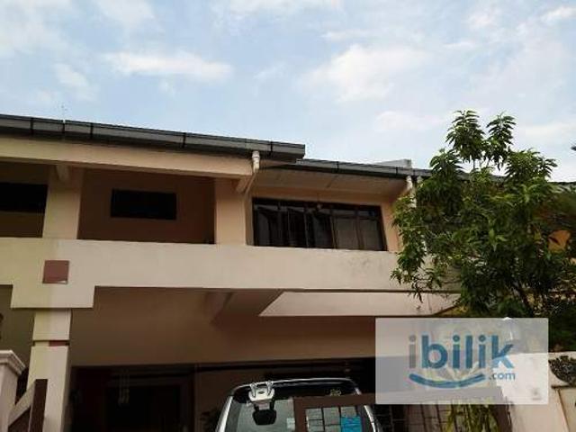 For Rent: Middle Spacious Room 1st Floor