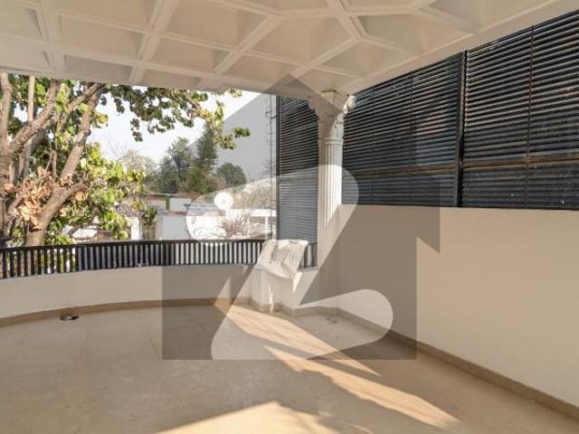 FOR RENT Newly Renovated Double Storey 4 Beds With Brand New Furniture F_7/2 F 7