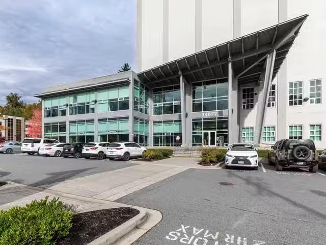 Charming Office for lease in Abbotsford, Abbotsford, 220 34077.