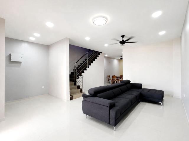 For Rent Pengkalan Precinct 18 2 Storey Terrace House Gate and Guard