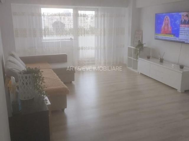 For Rent: Premium 4 Room Apartment | Unirii Square | Panoramic ViewWe