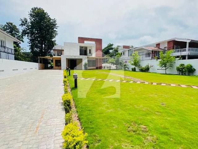 FOR Rent PRIME HOUSE IN G 6/3, ISLAMABAD Plot Size: 1633 Square Yards Bedrooms: 8 Spacious Bedrooms with Attached Bathrooms