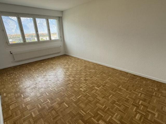 For rent renovated 2 room apartment