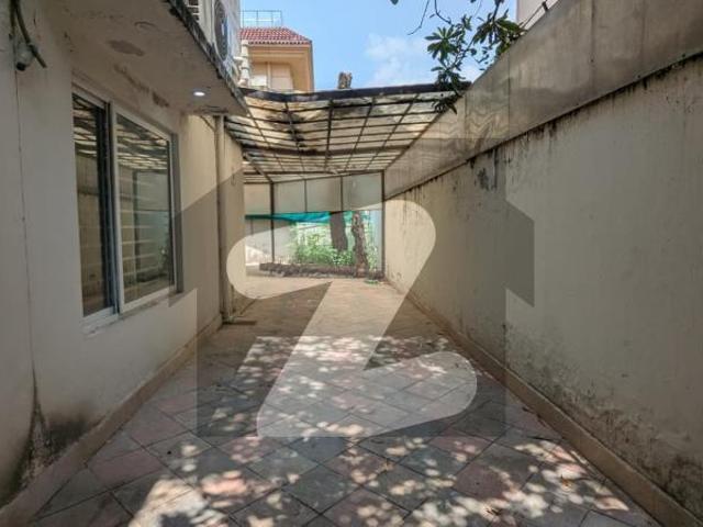 FOR RENT Renovated 4 Beds Double Storey House Only Foreigner F_8/1 F 8