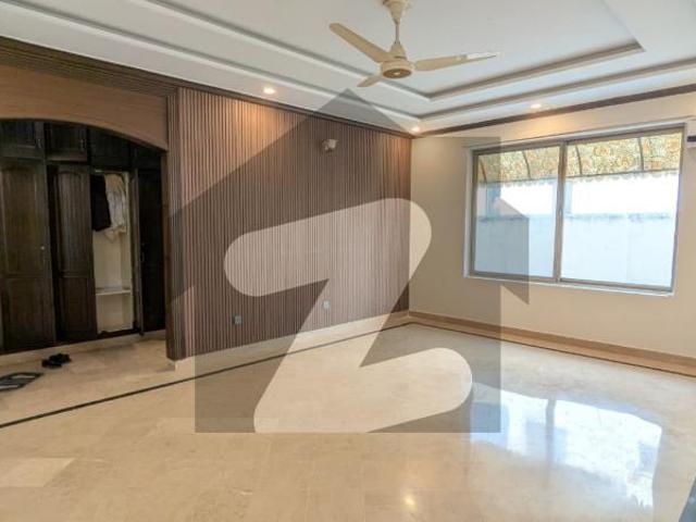 FOR RENT Renovated 6 Beds Triple Storey House E_7 E 7