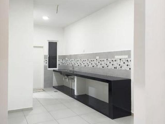 FOR RENT SENDAYAN BAYU SUTERA MELORA DOUBLE STOREY New Brand House