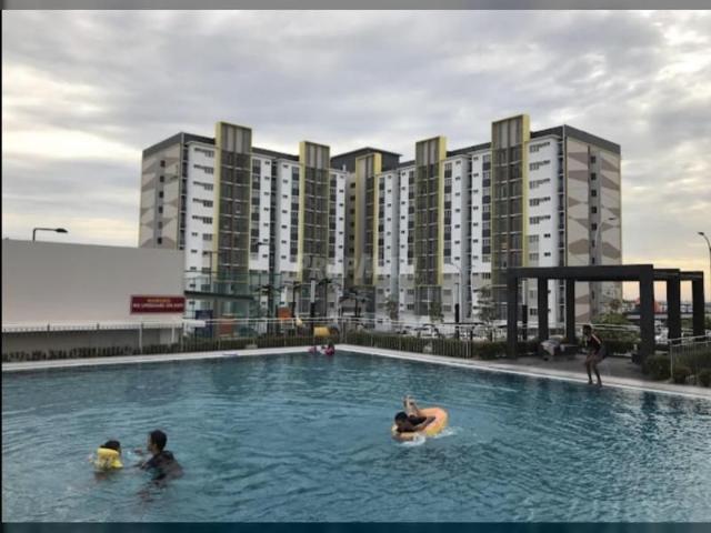 For Rent ! Seri Pinang Apartment, Setia Alam, Basic Unit with aircond in master bedroom