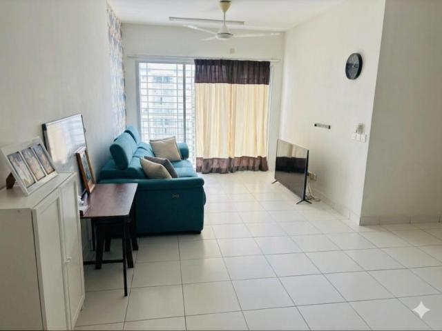 For Rent ! Seri Pinang Apartment, Setia Alam, Basic Unit with aircond in master bedroom