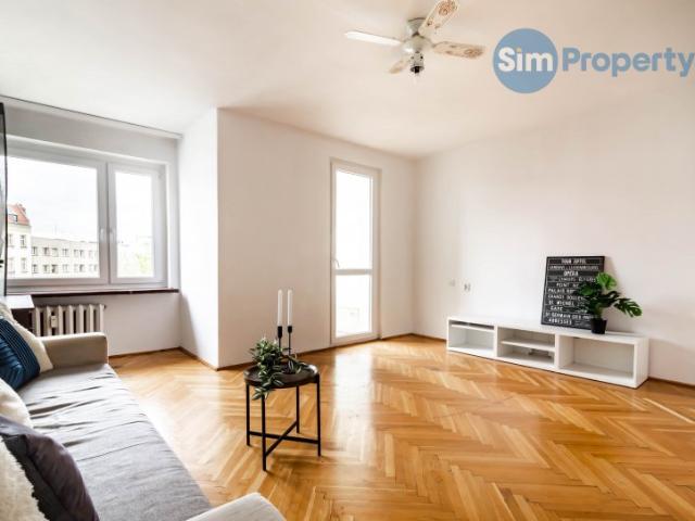 For rent spacious 2 room apartment, separate kitchen, Wesoła Street