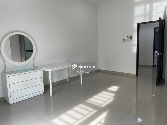 FOR RENT | Sri Awana Townhouse, Bandar Selesa Jaya, Skudai # Spacious 3 Bedroom Townhouse | Only RM1,500/Month nego Looking for a comfortable home with easy access to Singapore?