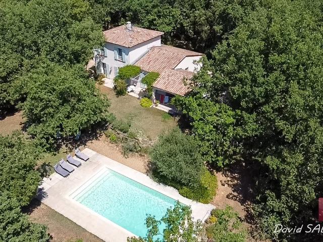 Forcalqueiret Villa familiale avec piscine sur 4 652 m² de. 136m² Forcalqueiret