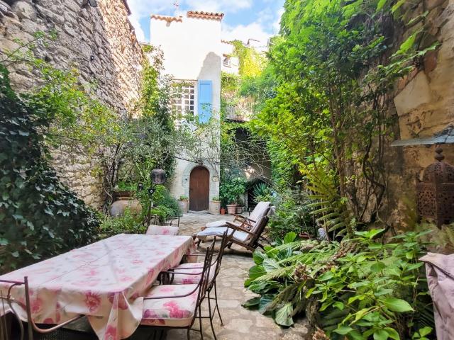 Forcalquier ancien hotel particulier Xviii° 400m² Forcalquier