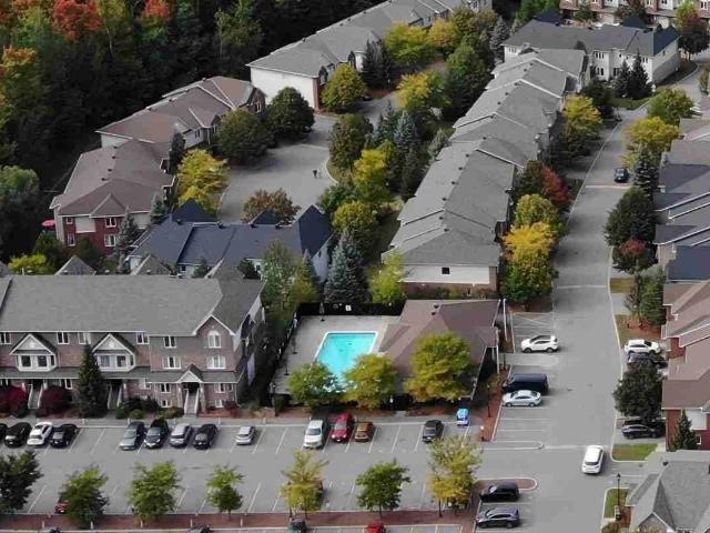 Forestview Townhomes 3 Bedroom Apartment for Rent at 650 Woodcliffe Pvt, Ottawa, ON K1C 7P7 Chapel Hill