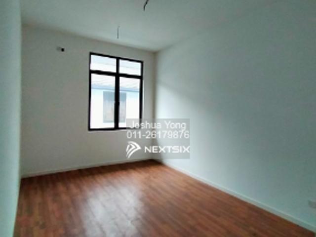 Forestville| 1000sf | 2cp |medium floor | renovated unit | best deal!