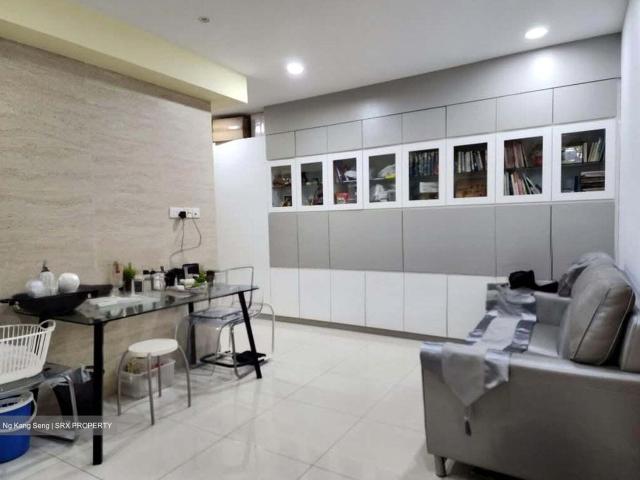 Forestville D25, Condominium