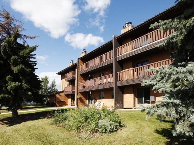 Forest Grove Village 2 Bedroom Apartment for Rent at 3030 Dunn Dr, Prince Albert, SK S6V 7E7
