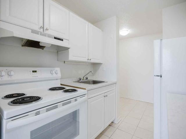 Forest Manor 2 Bedroom Apartment for Rent at 370 Forest St, Ottawa, ON K2B 8B3 Lincoln Heights