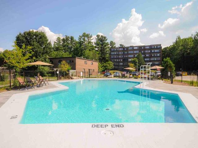 Forest Ridge 1 Bedroom Apartment for Rent at 2380 Baseline Rd, Ottawa, ON K2C 3J4 Centrepointe