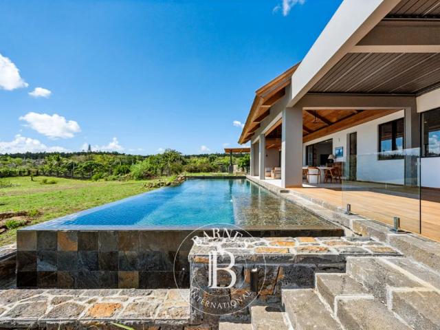 Forêt Daruty, Villa 3 Chambres 450 m² en location