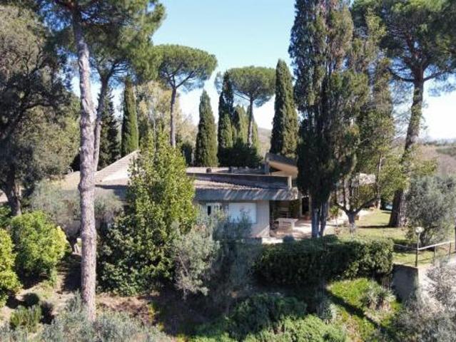 Formello RM Via dei Monti di Marvaiata. Villa unifamiliare unico livello immersa nel verde con ampio giardino e box