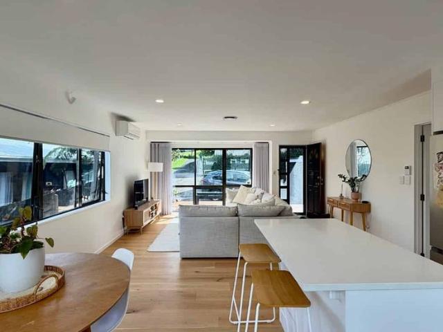 Forrest Hill, 3 bedrooms