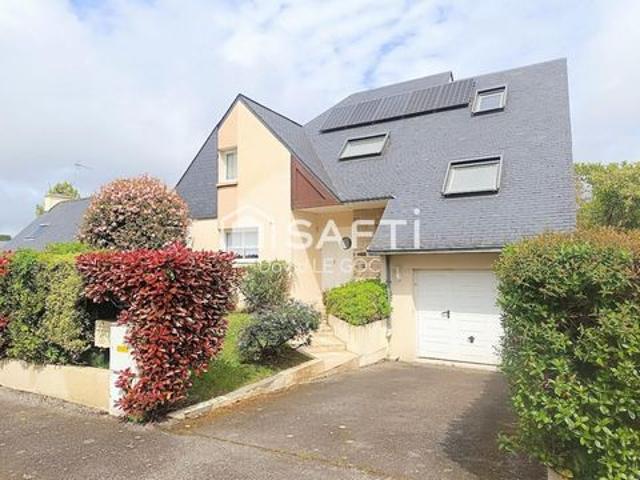 Fouesnant, en impasse, le centre ville à pied, maison d'architecte, 143 m², 4 chambres, deux bureaux, sous sol enterré, double garage