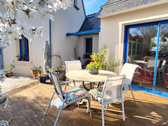 Fouesnant, jolie maison rénovée, 3 chambres, sur un terrain paysagé de 1500 m², à 1.4 km de la plage !