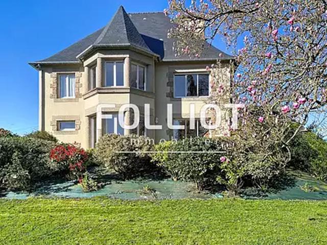 Fougères 35300 Achat / Vente maison 13 pièces t13 au dernier étage cave