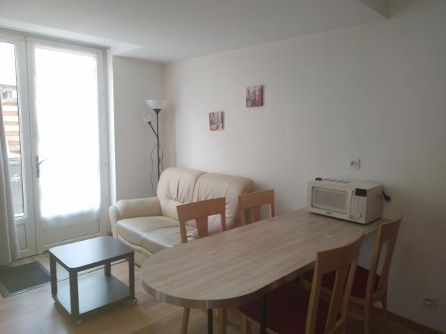 FOUGERES: T2 MEUBLE