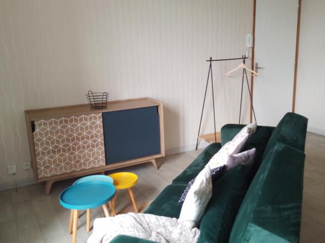 FOUGERES: Appartement MEUBLE T2