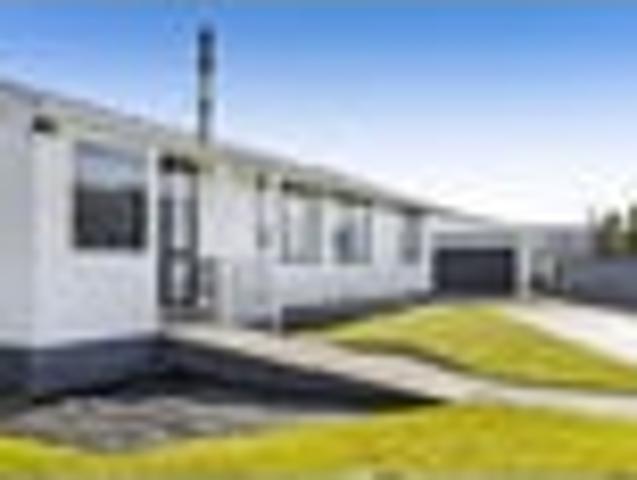 Four bedroom home with extra large sheds