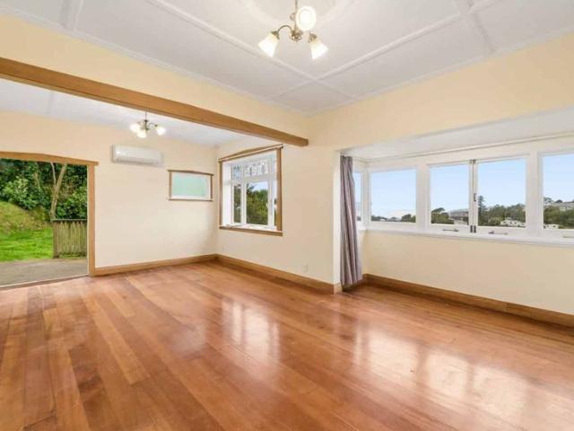 Four Bedroom Home with Harbour Views!